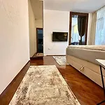 Apartment House Pica *